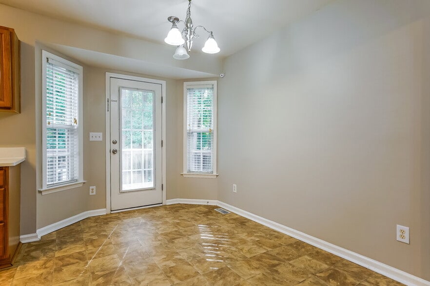 Building Photo - 305 Wood Green Dr