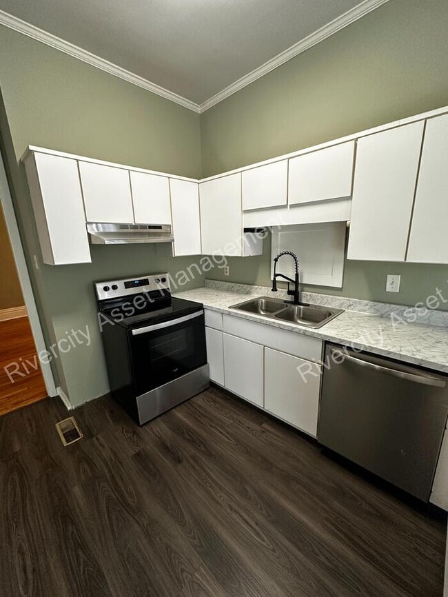 Building Photo - Located In Our Historical District!! A Must See!!!