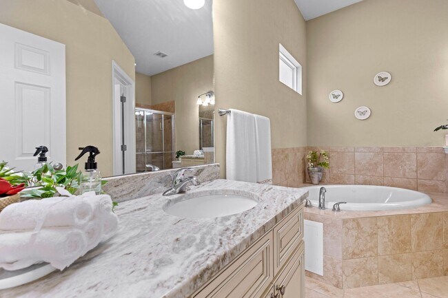 Building Photo - RARE TO FIND !!! TWO ENSUITE MASTER BEDROO...