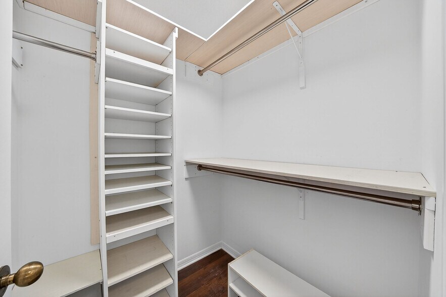 Building Photo - 1886 Demetree Dr