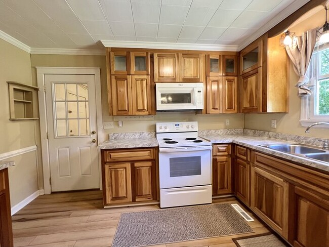 Building Photo - 1266 Pinecrest Dr