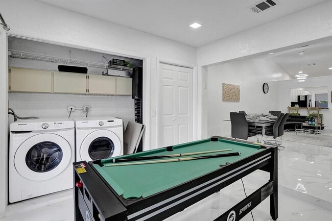 Building Photo - 5434 SW 25th Ave