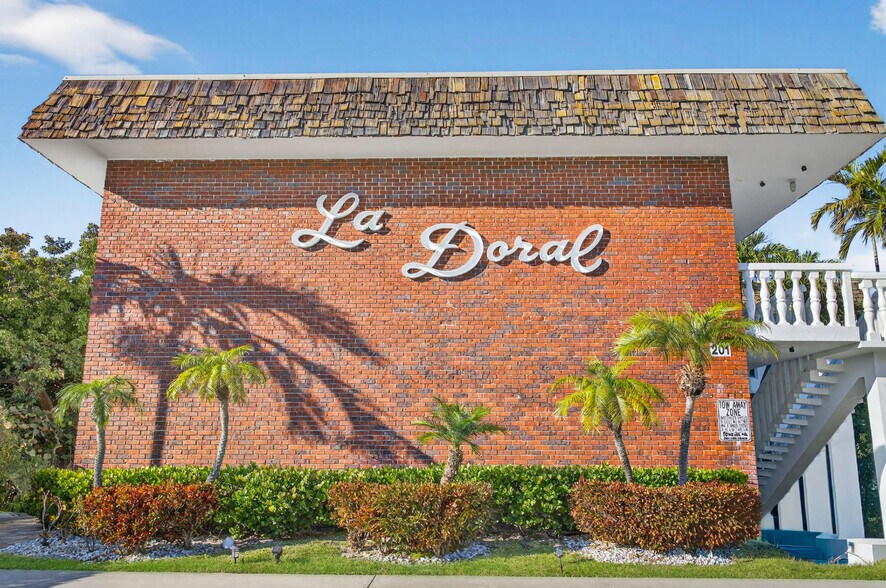 Building Photo - 206 Inlet Way