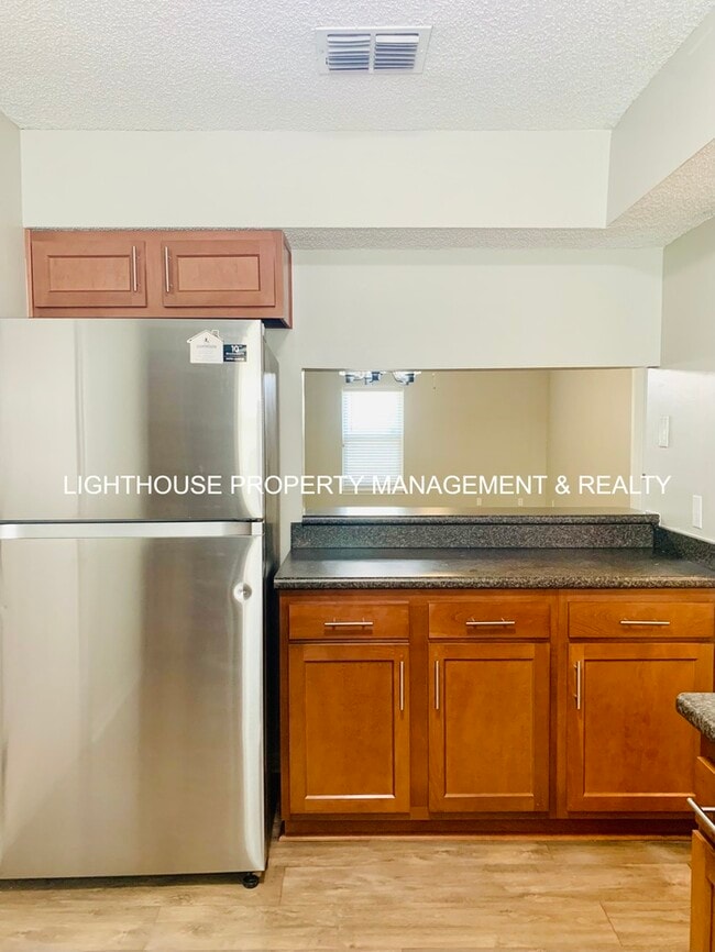 Building Photo - 2 Bed/2 Bath Single Story Townhome with At...