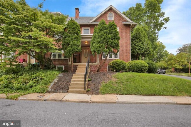 Building Photo - 23 Trebor Pl