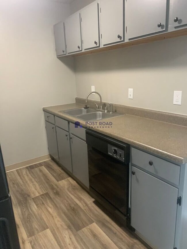 Building Photo - 2914 S Osage Ave