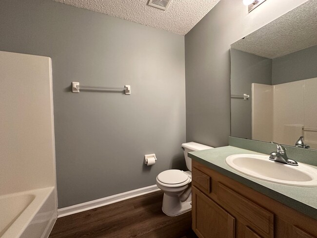 Building Photo - Three Bedroom in Greenfield Lakes