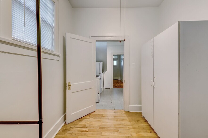 Building Photo - 521 E 37th St
