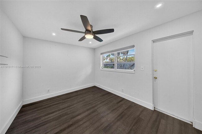 Building Photo - 924 NE 17th Terrace