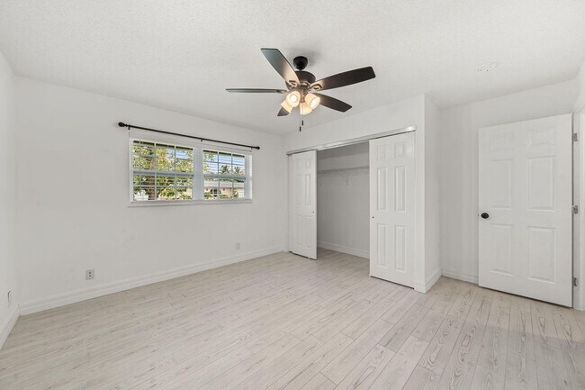 Building Photo - 908 Hibiscus Dr
