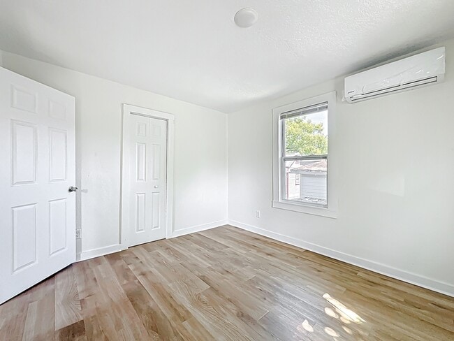 Building Photo - 844 Tyler St