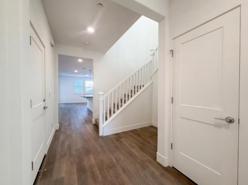 Building Photo - 8292 Triplefin Way