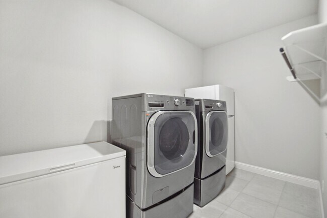 Building Photo - 4BR, 3BA Home Near Top-Rated Schools in a ...