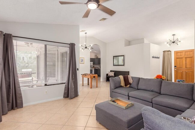 Building Photo - 15647 E Richwood Ave