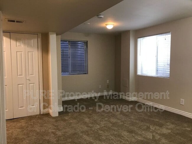 Building Photo - 9708 S Castle Ridge Cir