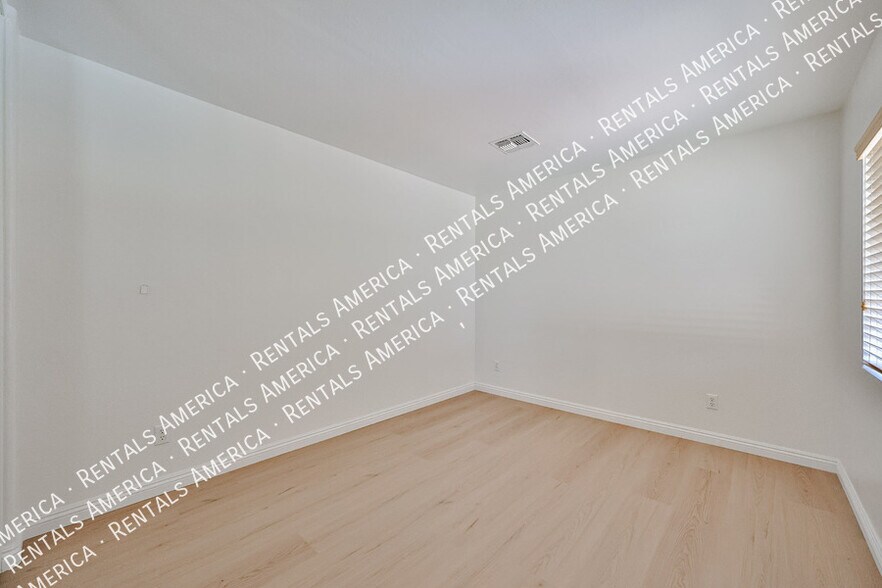 Building Photo - 11627 W Cheryl Dr