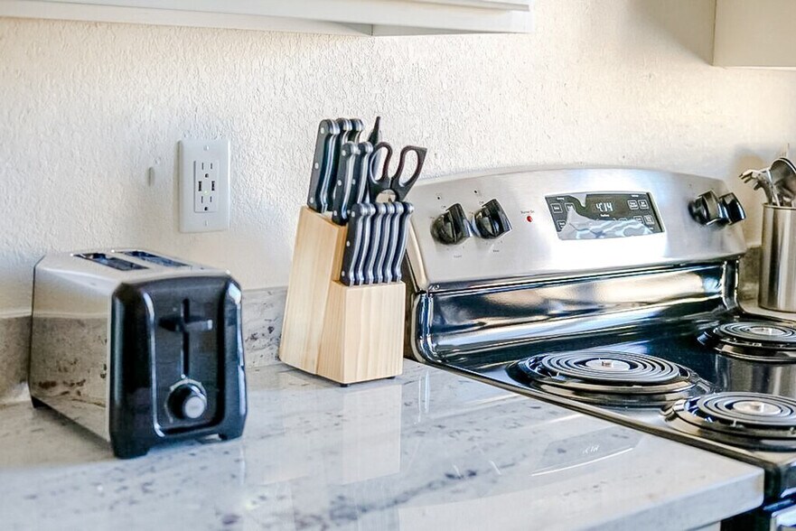 Building Photo - 12701 N Pennsylvania Ave