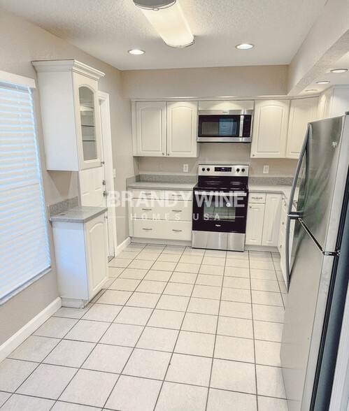 Building Photo - 220 Bonnie Glen Ln