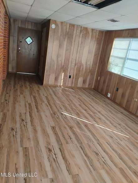 Building Photo - 2214 Pine Ave