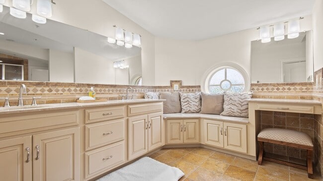 Building Photo - Waterfront living in the heart of Canton!