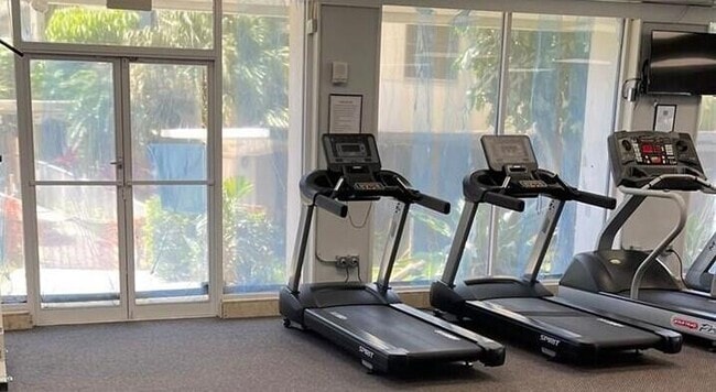 Building Photo - 300 Bayview Dr