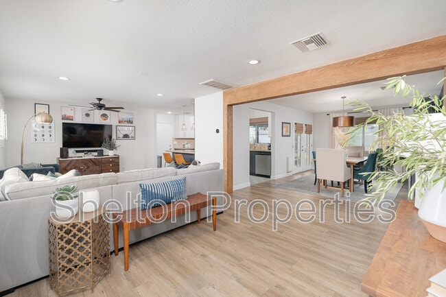 Building Photo - 1731 W Highland Ave