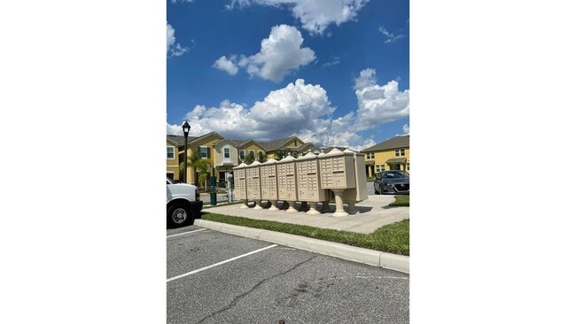 Building Photo - 9330 Tecumseh Dr