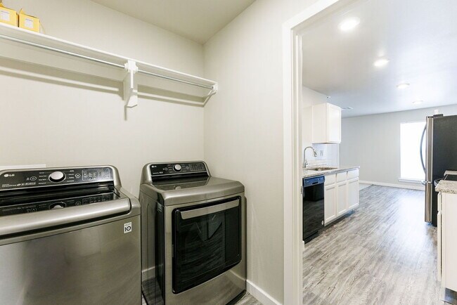 Building Photo - Beautiful 3 Bedroom 2 Bath Home in Frenship ISD!