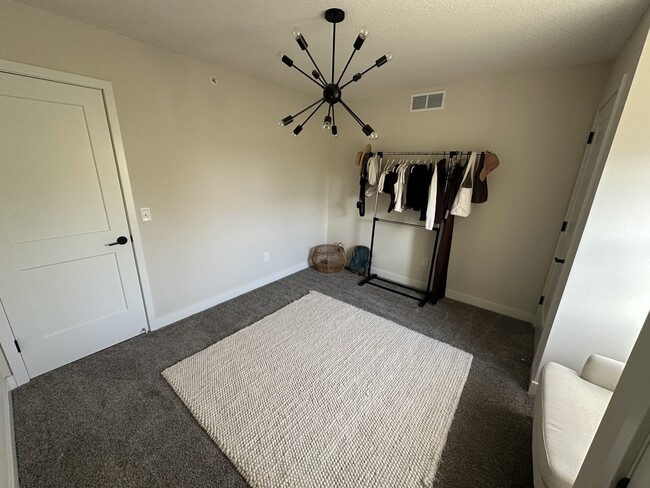 Building Photo - 2122 Ada Dr