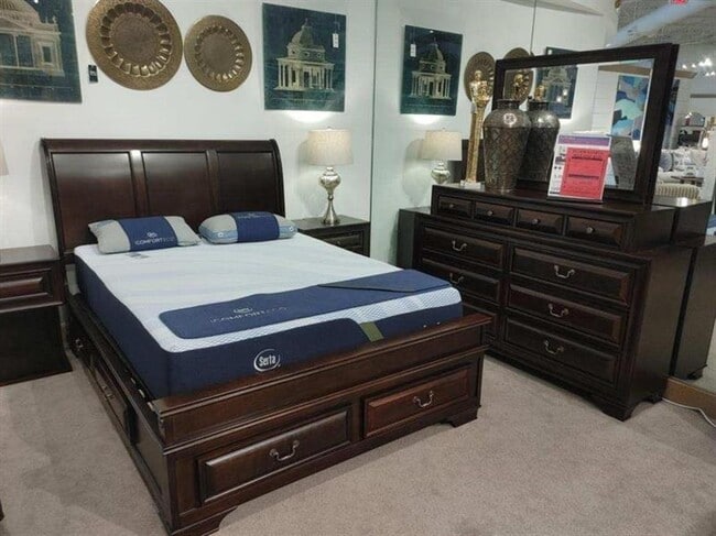 Building Photo - 2009 Grey Falcon Cir SW