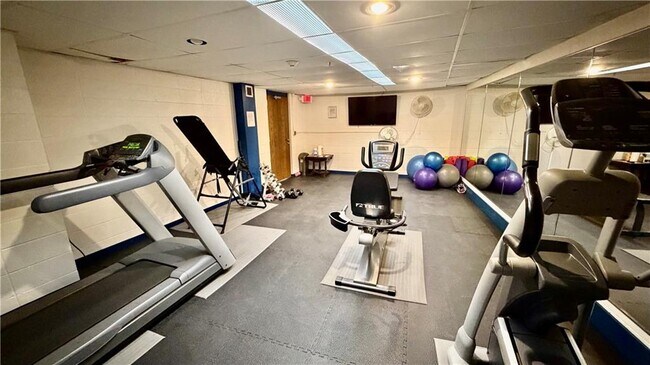 Building Photo - 1302 Capella S