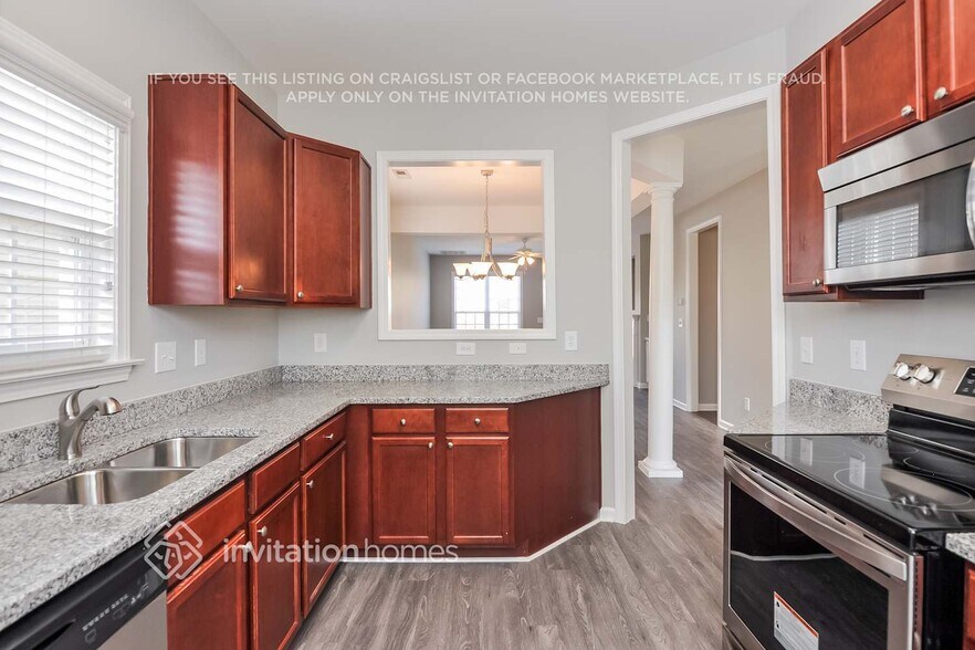 Building Photo - 213 Haywood Ln