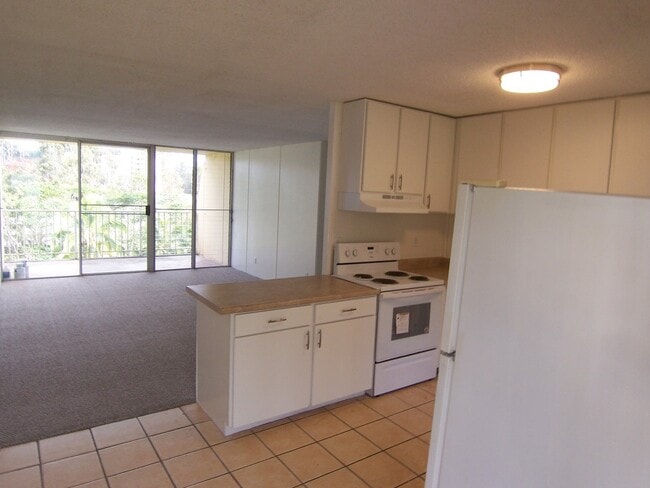 Building Photo - Ridgecrest ~ Spacious 2 Bedroom w/ 2 Reser...