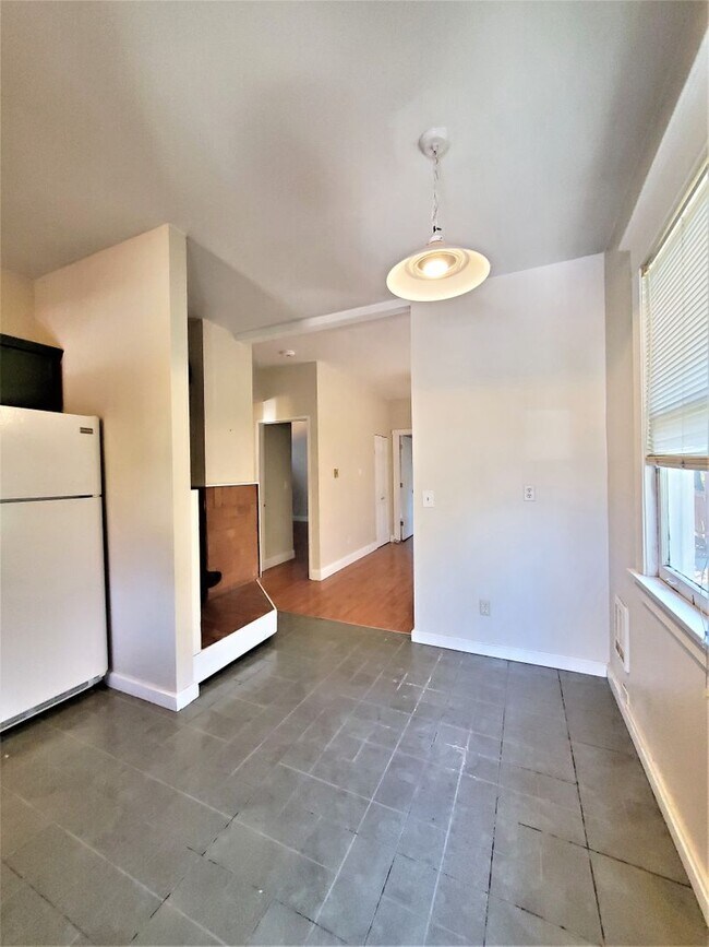 Building Photo - 852 NE 57th St