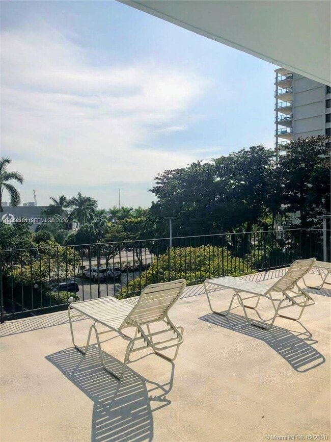 Building Photo - 2539 BAYSHORE Dr