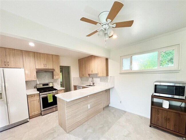 Building Photo - 8831 Murietta Ave