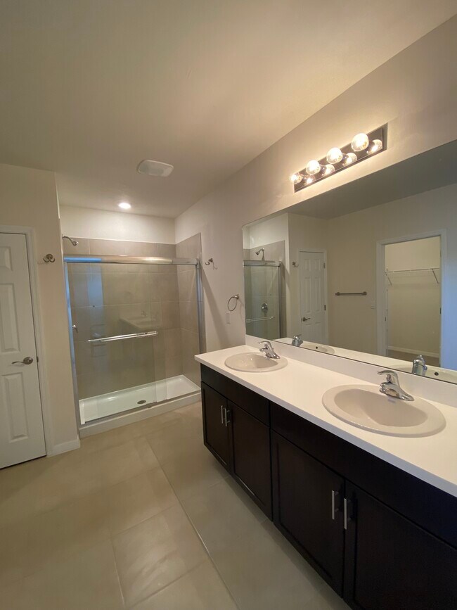 Master Bathroom - 636 SW 19th Ave