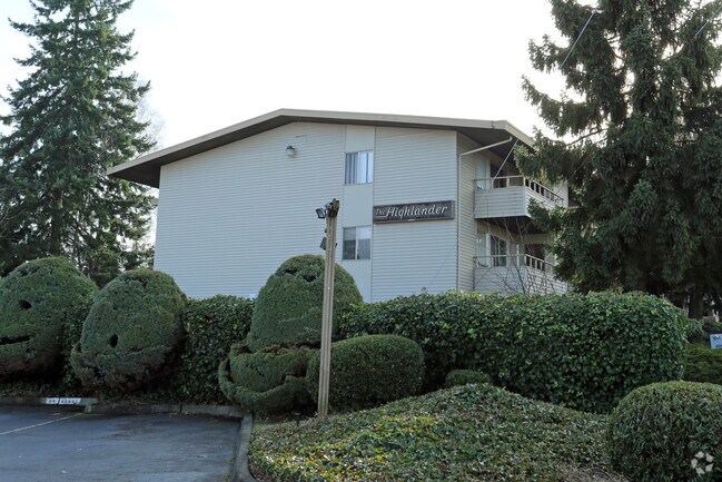 Building Photo - The Highlander