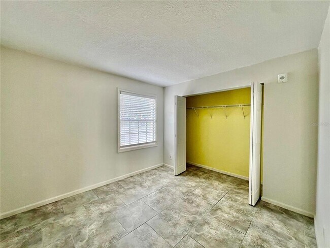 Building Photo - 5111 Coquina Key Dr SE