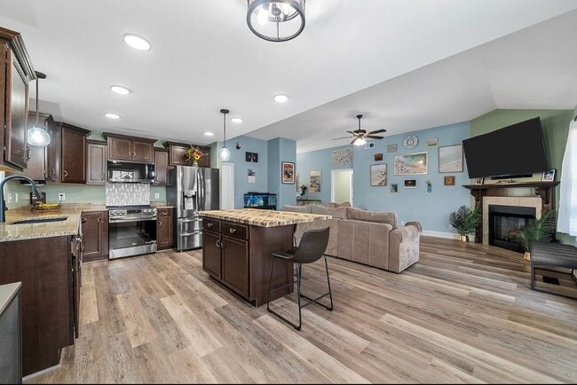 Building Photo - 206 Azalea Dr