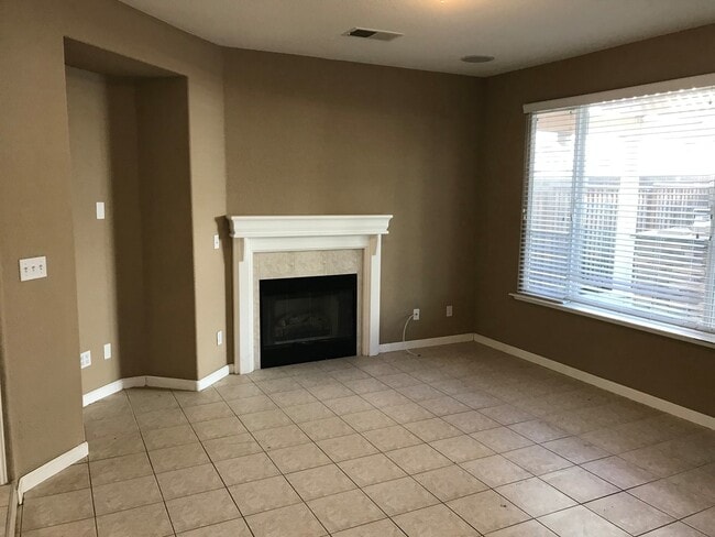 Building Photo - Beautiful 4 Bedroom, 2.5 Bath Mountain House Home