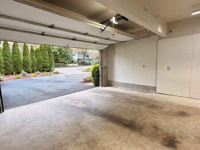 Building Photo - Cedar Park Home