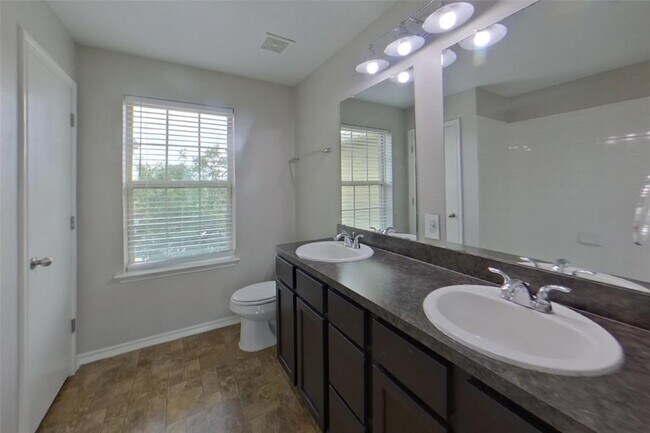 Building Photo - 15102 Verela Dr