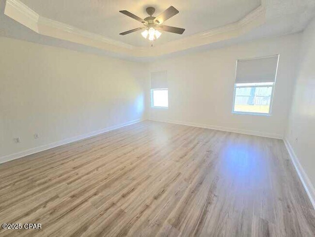 Building Photo - 19 Flamenco St