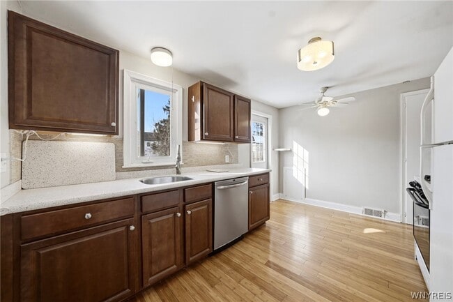 Building Photo - 38 Harvest Ave