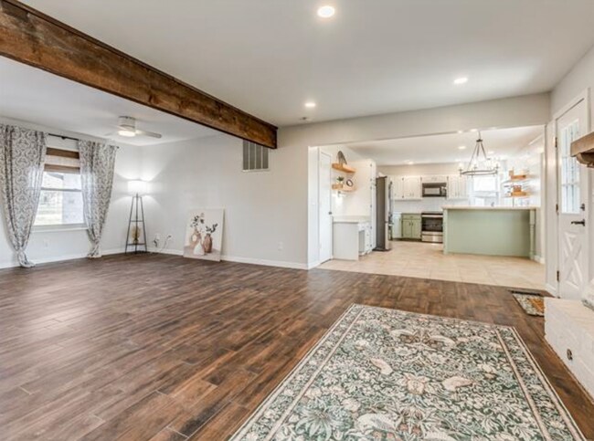 Building Photo - Beautiful 4 bedroom home. Country space, modern updates.