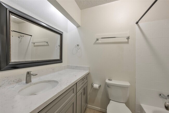 Building Photo - 14119 Bella Dr