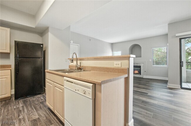 Building Photo - 8250 N Grand Canyon Dr