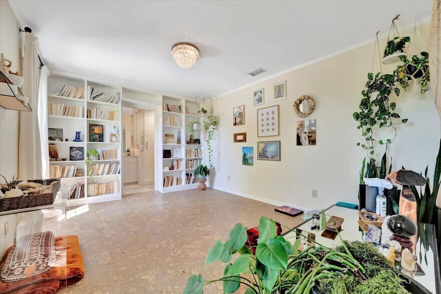 Primary Photo - 3301 W Morrison Ave