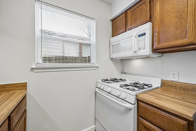 Building Photo - 904 Sirocco Dr